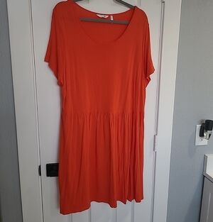 Relaxed Scoop Neck Midi Dress in Vibrant Orange